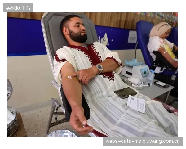 摩洛哥队利用科技手段模拟高原环境，旨在提升球员血液的携氧能力以对抗缺氧反应。